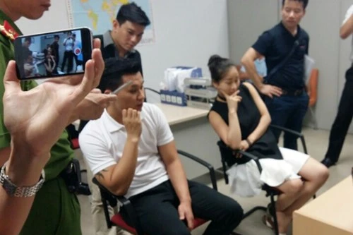 Nhân viên hàng không mang vàng lên máy bay uy hiếp an toàn hàng không