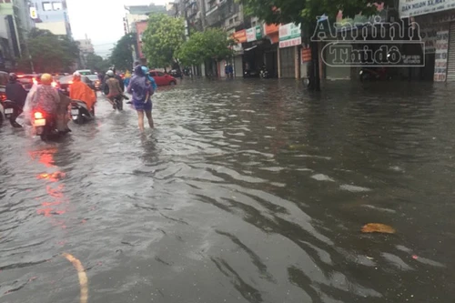 Mưa lớn kéo dài, Hải Phòng chìm trong "biển nước"