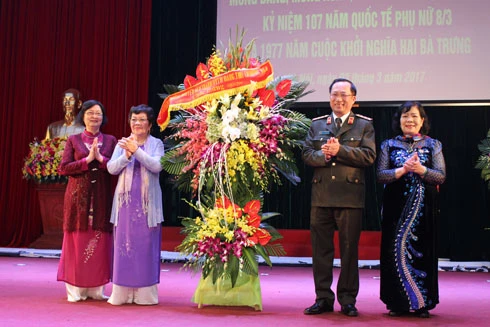 Phụ nữ CAND mưu trí, dũng cảm, tận tụy, đảm đang