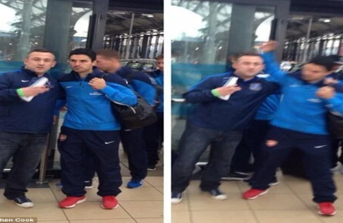 Sao Arsenal bị fan Everton “chọc ngoáy” sau thảm bại