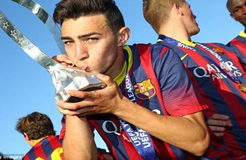 Tái hiện siêu phẩm giống Beckham, tài năng trẻ cùng Barca đăng quang giải U19 châu Âu