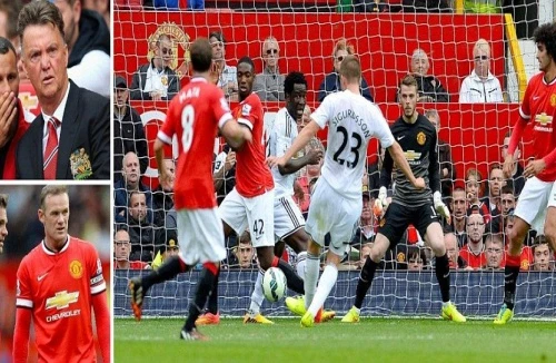 Louis van Gaal “méo xệch” mặt trong ngày mở màn thảm họa cùng M.U