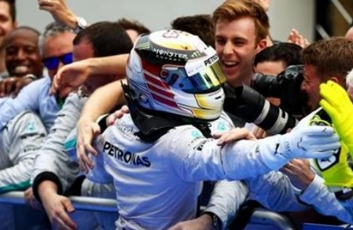 F1 chặng Malaysia: Hamilton cùng Mercedes thống trị đường đua Sepang