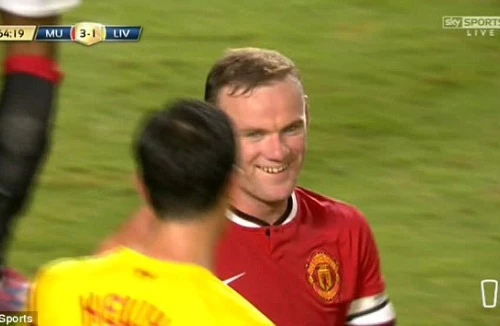 Xem lại bàn thắng “ma” của Rooney vào lưới Liverpool
