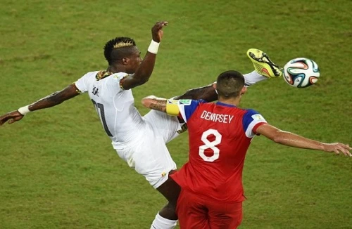 Cận cảnh pha vào bóng rợn người khiến sao tuyển Mỹ “đo ván”