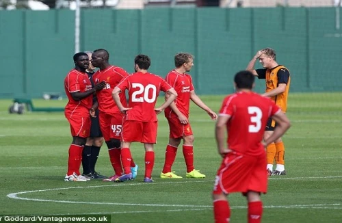 “Ngựa quen đường cũ”, Balotelli đòi “tẩn” trọng tài 