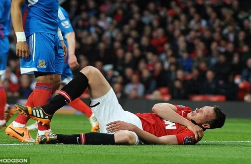 Phil Jones vỡ mộng World Cup vì chấn thương?