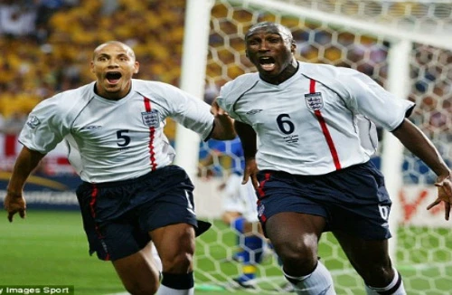 Cựu đội trưởng tuyển Anh viết tự truyện lên án FA