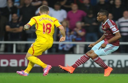 Ngả mũ trước siêu phẩm khiến Liverpool “ôm hận”