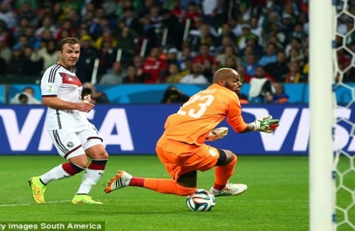 Xe tăng Đức chật vật “lết” vào tứ kết