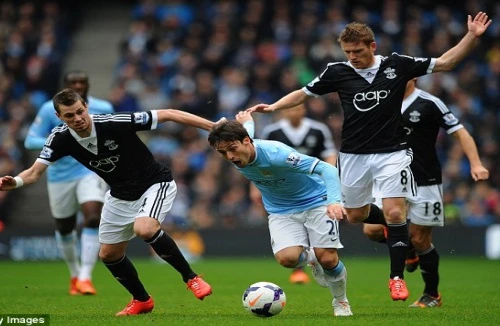 Nasri ghi bàn thắng tranh cãi, Man City thắng dễ Southampton 