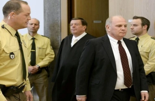 Bayern Munich đón hung tin trước thềm đại chiến với Arsenal