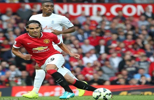"Mãnh hổ" Falcao ra mắt đầy tự tin trong ngày Rooney đi vào lịch sử