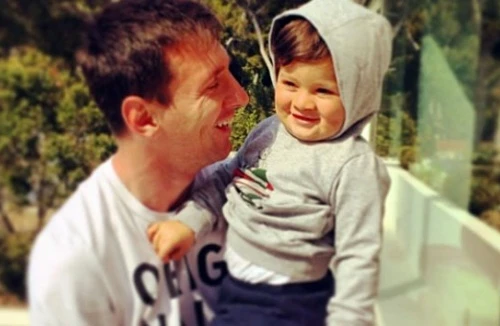 “Hậu phương” vững chắc ủng hộ Messi trước thềm El Clasico 