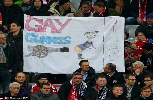 Để fan chế giễu cầu thủ Arsenal, Bayern Munich đối mặt án phạt từ UEFA