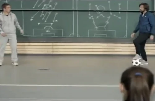 Chiêm ngưỡng màn so tài đầy nghệ thuật giữa sao hai đội Italia và Đức