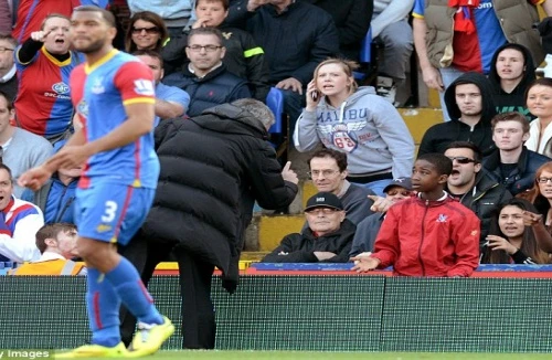 Jose Mourinho lại gặp rắc rối vì “dọa đấm” trẻ em