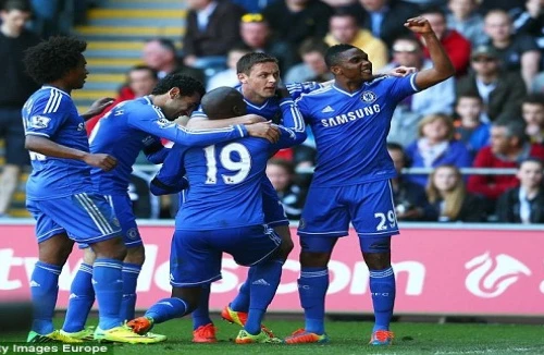 “Người hùng” Demba Ba 