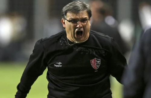 Bị căn vặn về tương lai, HLV Barca nổi đóa với báo giới Tây Ban Nha