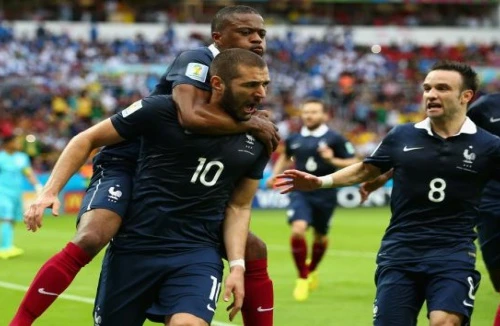 Benzema lập cú đúp, Pháp thắng dễ 10 người của Honduras