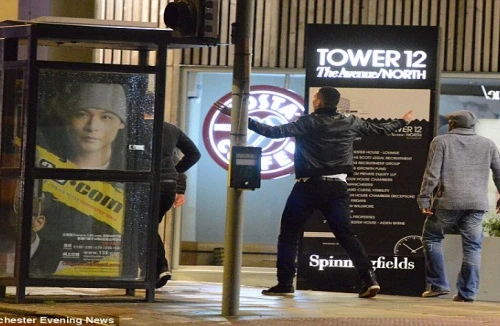 Sao M.U bị bắt gặp say xỉn, hát vang giữa đường phố