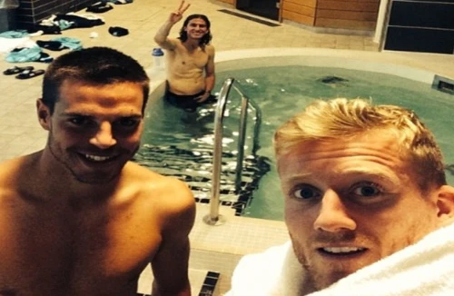 Sao Chelsea “ăn chơi, nhảy múa” trước trận gặp Burnley