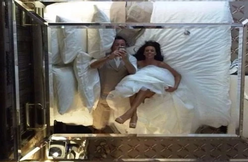 Vợ chồng sao Chelsea lộ ảnh “giường chiếu”