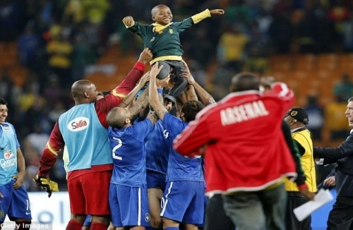 Neymar chinh phục trái tim của hàng triệu fan hâm mộ