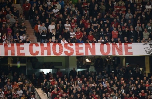 Tấm biển “Người được chọn” rời sân Old Trafford cùng David Moyes