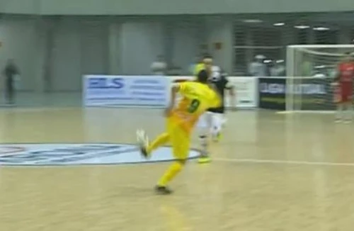 Lặng người chiêm ngưỡng siêu phẩm trên sân Futsal