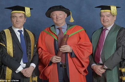Sir Alex Ferguson được tôn vinh tại trường đại học nước Anh