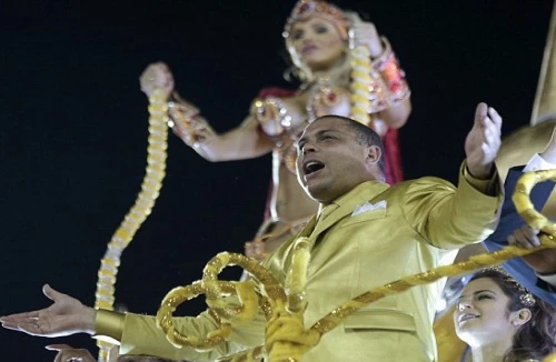 Ronaldo “béo” được tôn vinh trong lễ hội Carnaval ở Sao Paulo