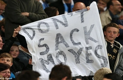 Fan Man City “nuối tiếc” khi David Moyes bị M.U sa thải