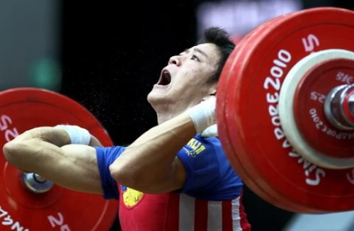 Phá kỷ lục châu Á cử giật, Thạch Kim Tuấn vẫn chỉ giành HCB tại ASIAD 17