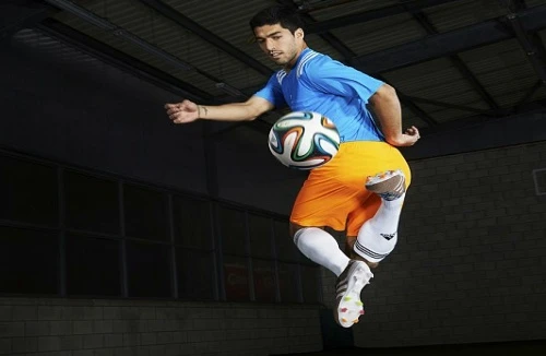 “Khô hạn” bàn thắng, Luis Suarez thay đổi giày thi đấu