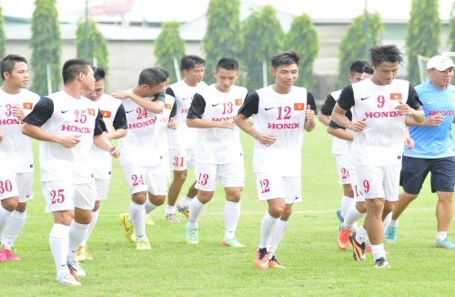 Chùm ảnh: Buổi tập đầu tiên hướng tới ASIAD 17 của đội tuyển Olympic Việt Nam