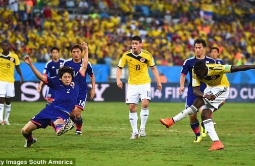 Colombia “vô đối” ở bảng C, Hy Lạp giành vé kịch tính ở phút bù giờ