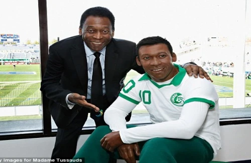 Huyền thoại bóng đá Pele được CLB cũ dựng tượng sáp