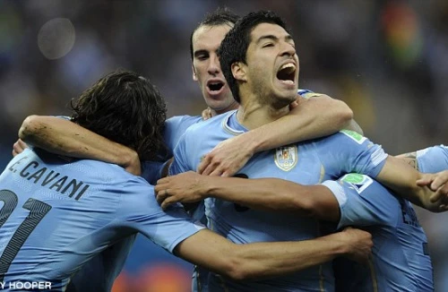 Suarez lập cú đúp giúp Uruguay nhấn chìm tuyển Anh