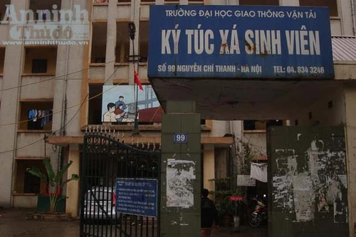 Sinh viên nộp phí muộn 1 ngày, cũng bị KTX thu thêm tiền