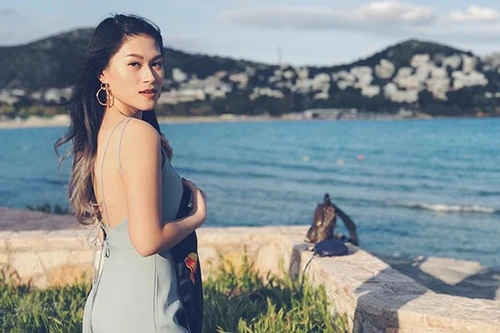 Ngọc Thanh Tâm khoe vẻ quyến rũ tại Hy Lạp