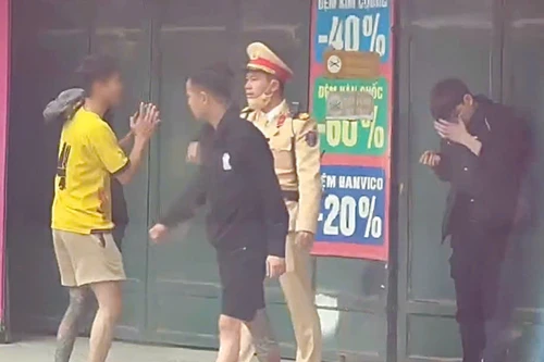 Kịp thời ngăn chặn vụ ẩu đả, chiến sĩ Cảnh sát giao thông nhận nhiều lời khen từ người dân