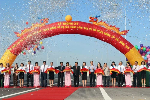 Thông xe cầu vượt Bắc Thăng Long- Vân Trì