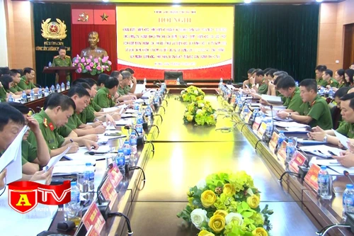 Cao điểm 90 ngày đêm hoàn thành chỉ tiêu Luật Cư trú