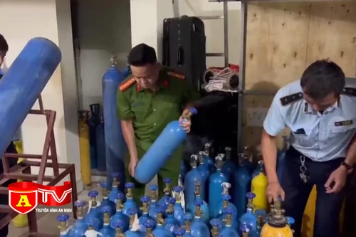 Triệt phá kho hàng chứa hơn 100 bình "khí cười" tại Cầu Giấy
