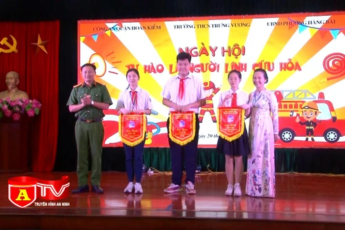 Học sinh Hà Nội hào hứng với trải nghiệm “Chúng em là lính cứu hỏa”