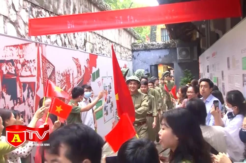 "Khúc ca khải hoàn” của quân và dân Thủ đô