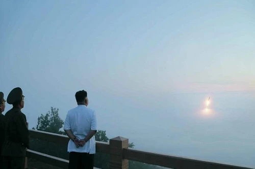 Bộ trưởng quốc phòng Mỹ thăm Hàn Quốc, Triều Tiên phóng liền 2 tên lửa