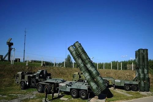 Trung Quốc trở thành nước đầu tiên mua tên lửa S-400 của Nga