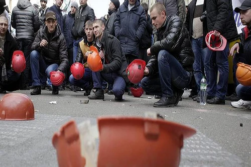 Công nhân than biểu tình tại Kiev bị các nhóm cấp tiến tấn công 